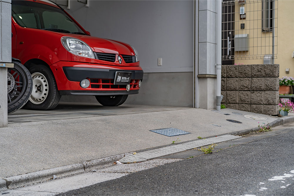 ガレージ入口の傾斜