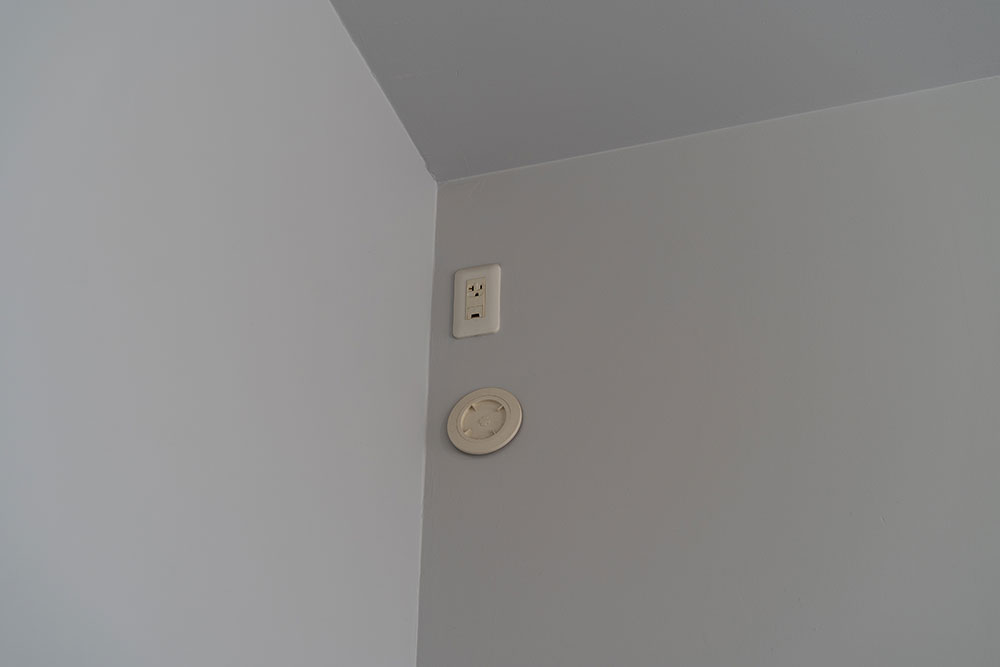 エアコン設置用100V電源と配管穴