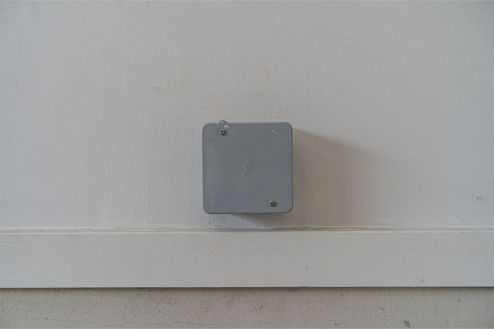 動力200Vの引込痕