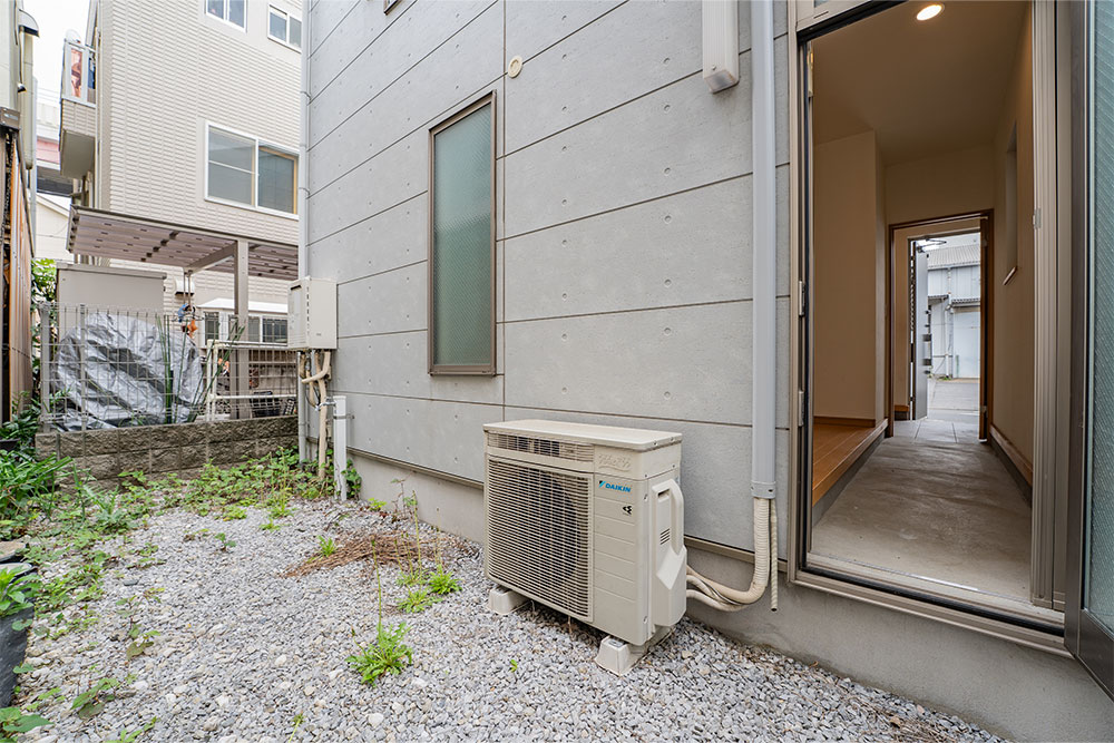 建物裏へ出る勝手口