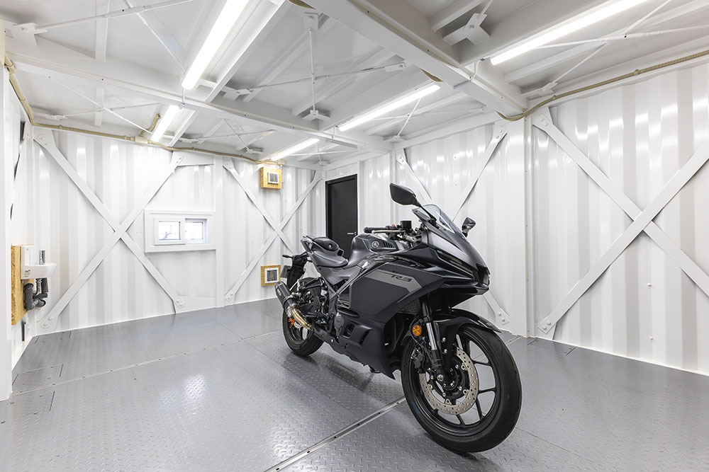 ガレージに駐車したYAMAHA_YZF-R3