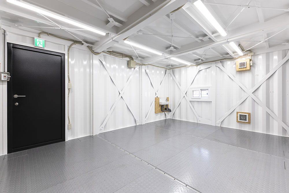 ガレージ内観