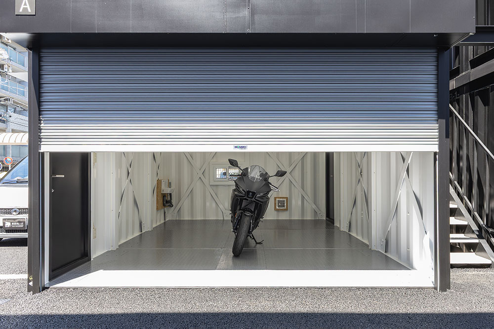 ガレージに駐車したYAMAHA_YZF-R3