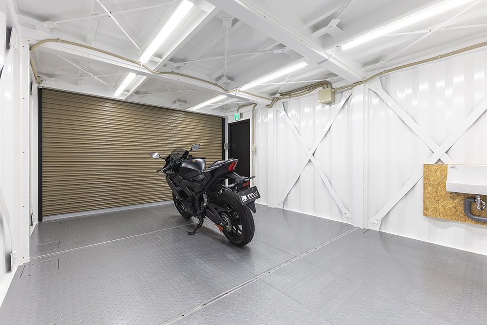 ガレージに駐車したYAMAHA_YZF-R3