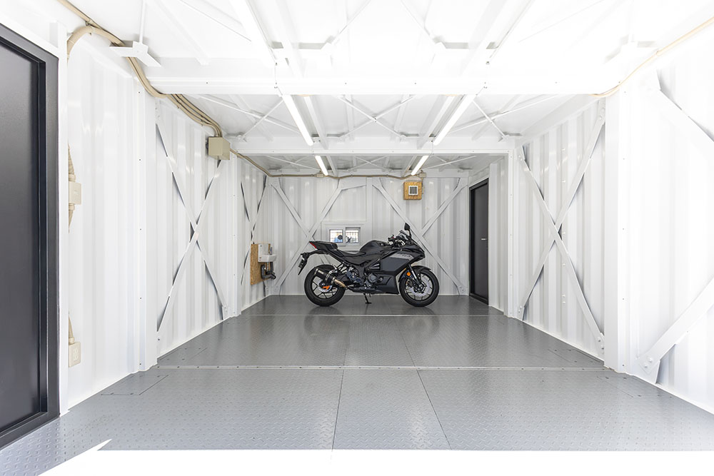 ガレージに駐車したYAMAHA_YZF-R3