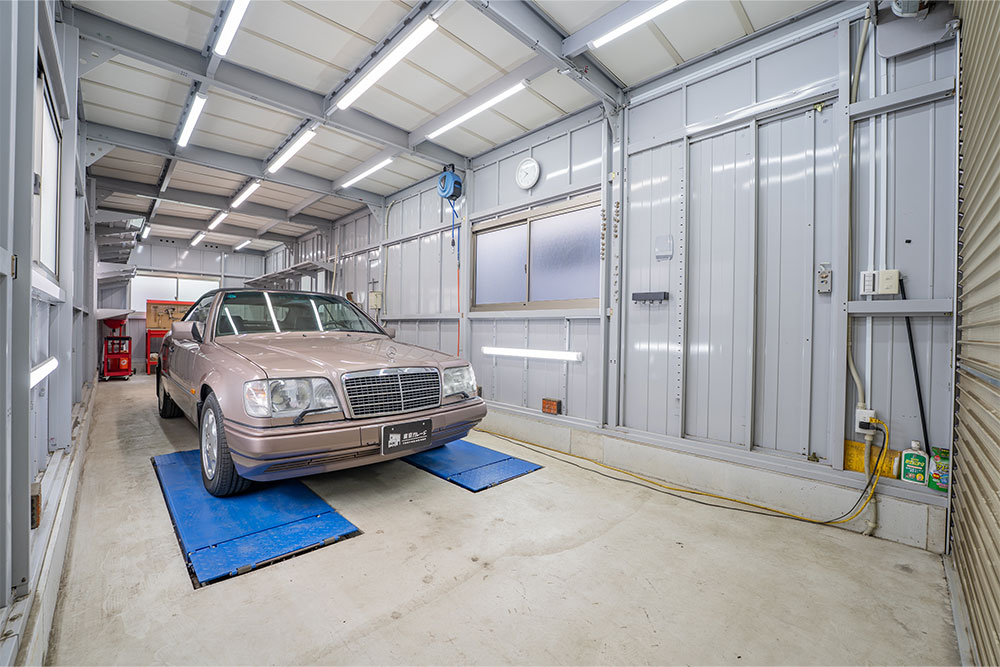 ガレージ内観