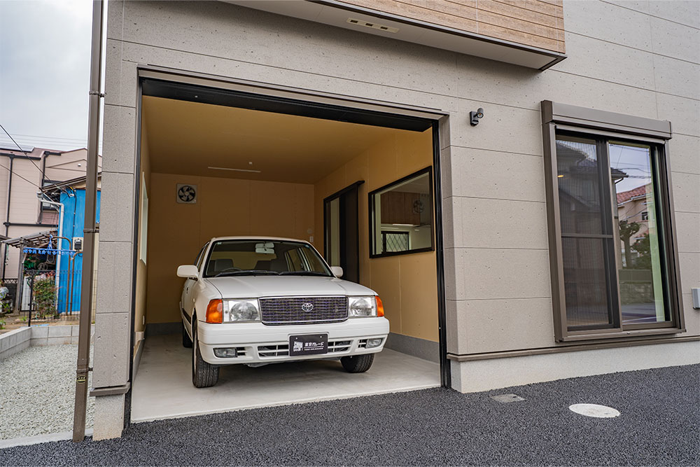 開口幅2.48m、LDKに隣接したガレージ