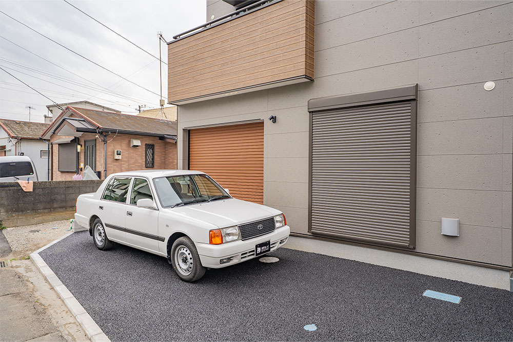 ガレージ前は屋外スペースとして利用できる