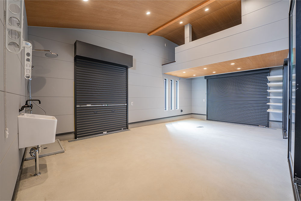 ガレージ内観