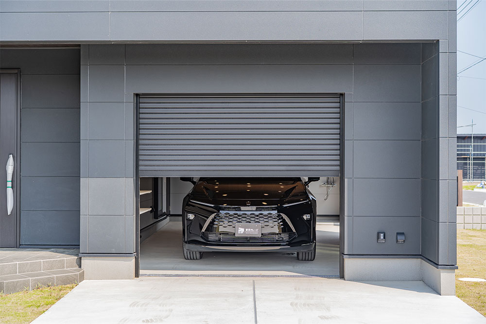 ガレージに駐車したクラウンエステート