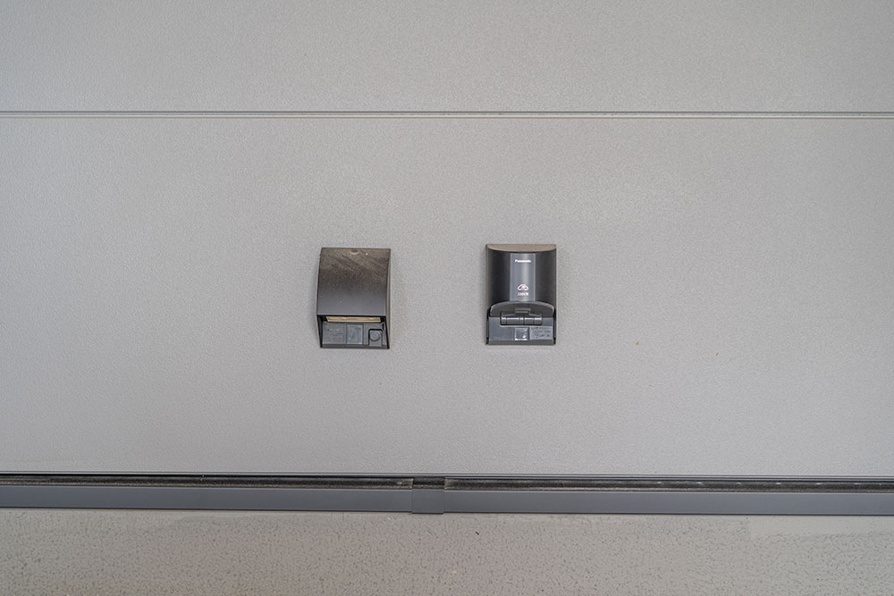 EV充電用200V電源と100Vコンセント