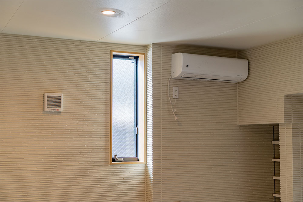 エアコン・換気扇・明り取り窓