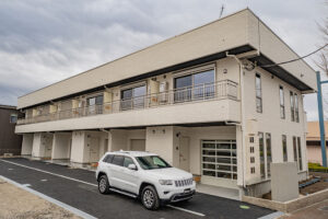 奥行7.4m、自然光が差し込む居心地の良いガレージ｜羽村駅 徒歩6分