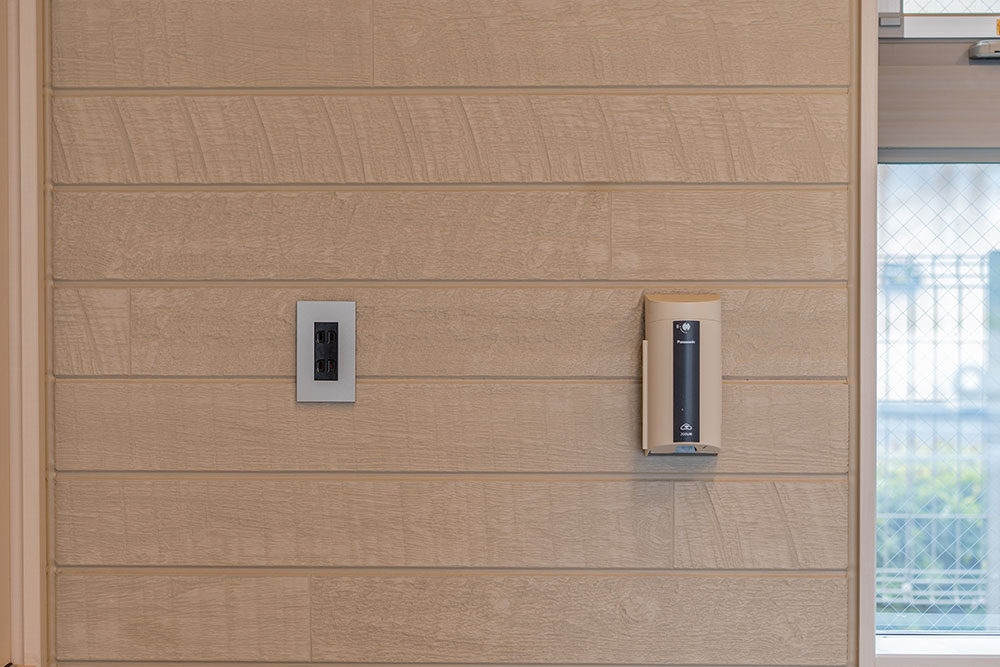 EV充電用200V電源と100Vコンセント