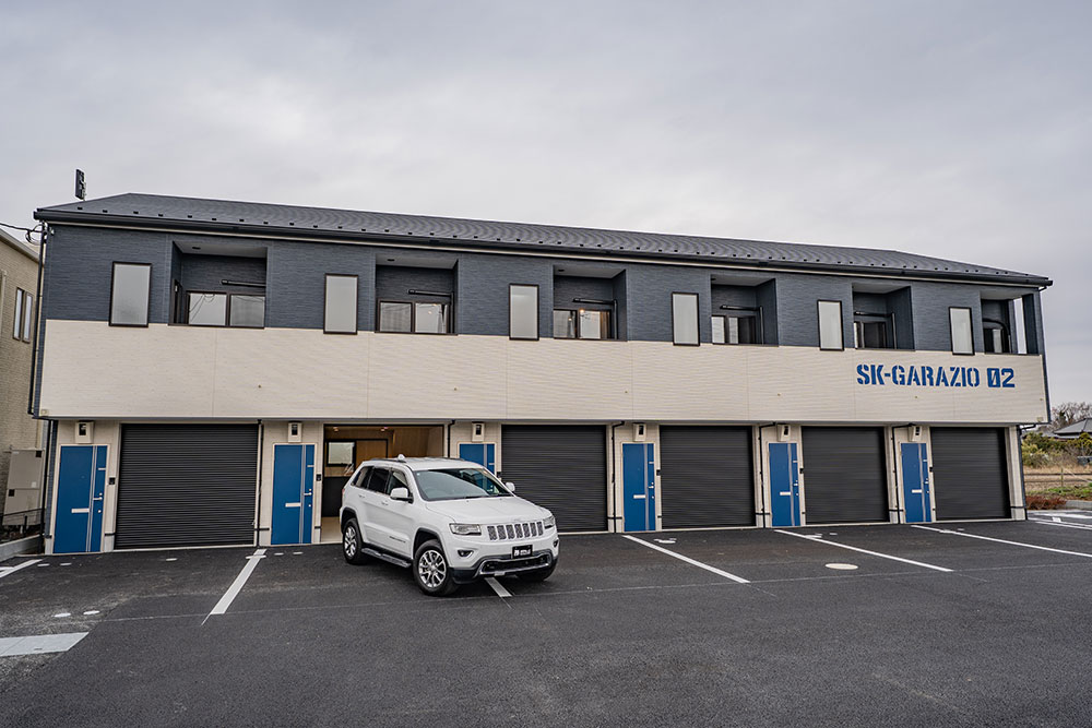 千葉県印西市小林の賃貸ガレージハウス「SKガレジオ小林Ⅱ」とJEEP_グランドチェロキー