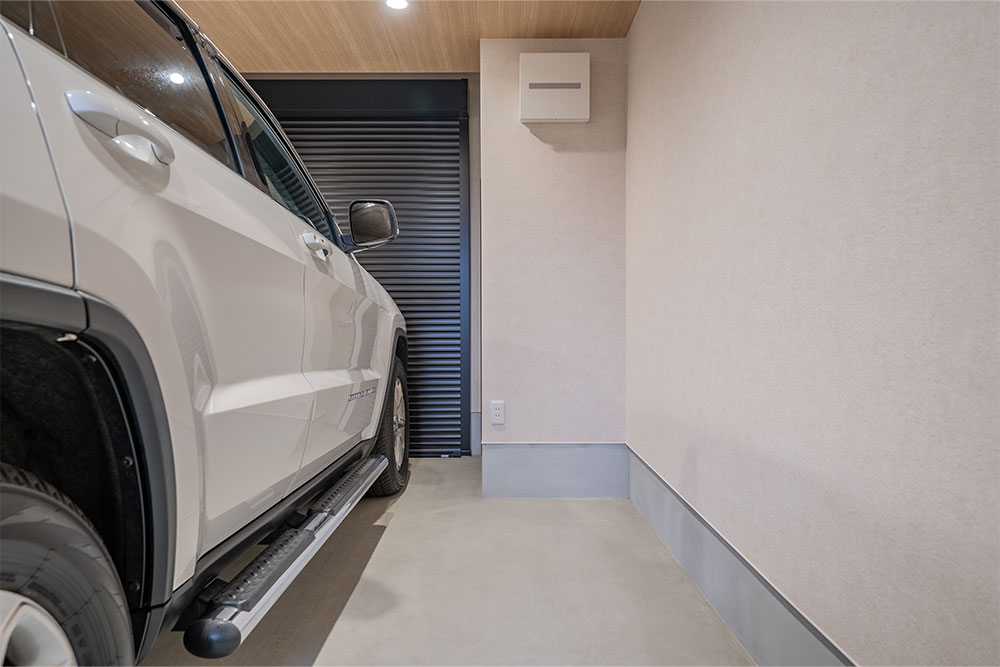 ガレージに駐車したJEEP_グランドチェロキー