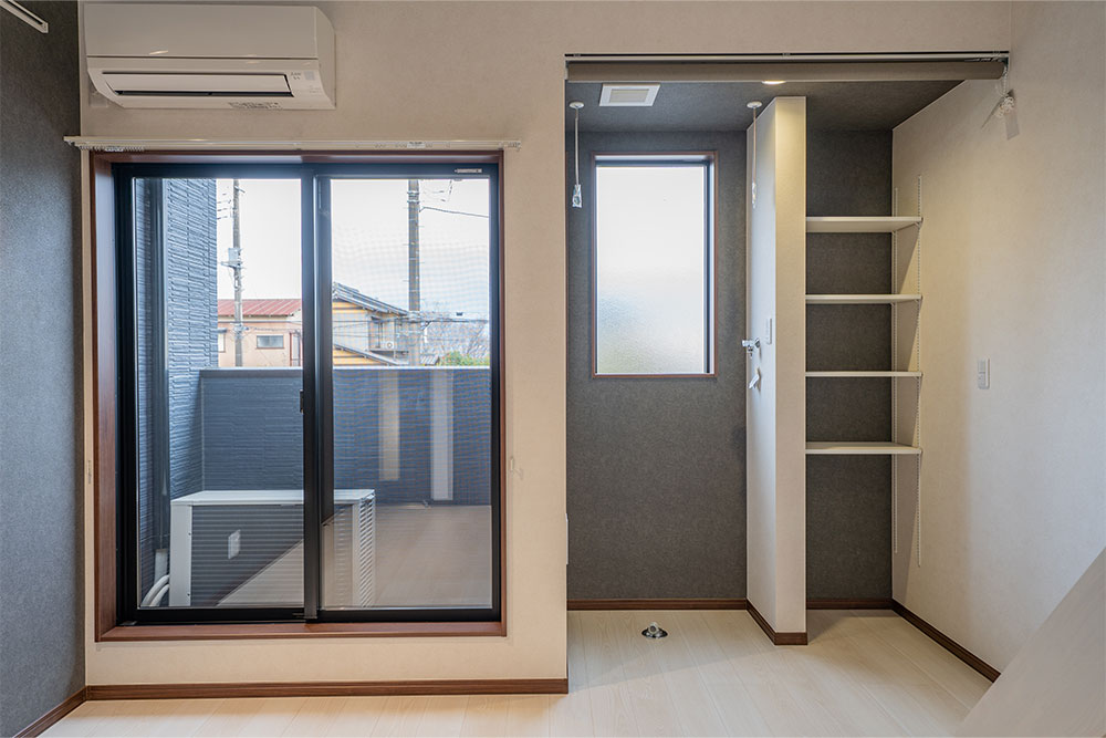 バルコニーと洗濯機置場