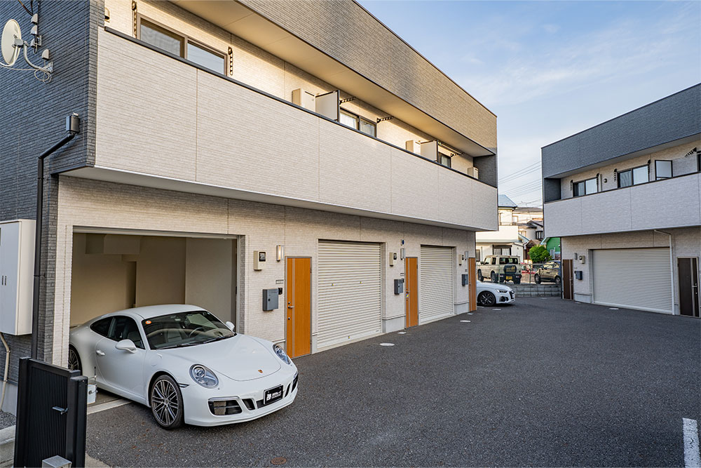 埼玉県川口市南鳩ヶ谷7丁目の賃貸ガレージハウス「ガレント南鳩ヶ谷」とPorsche_911CarreraS