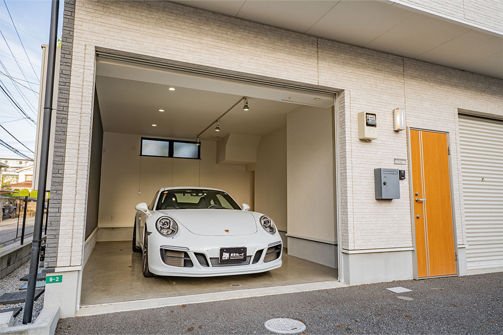ガレージに駐車したPorsche_911CarreraS