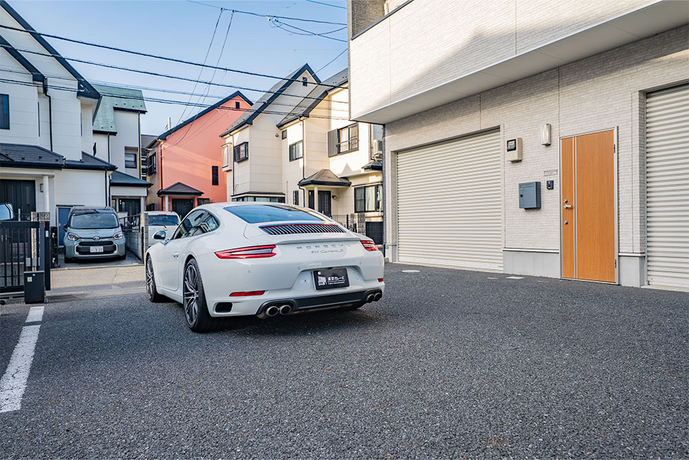 物件を出発するPorsche_911CarreraS