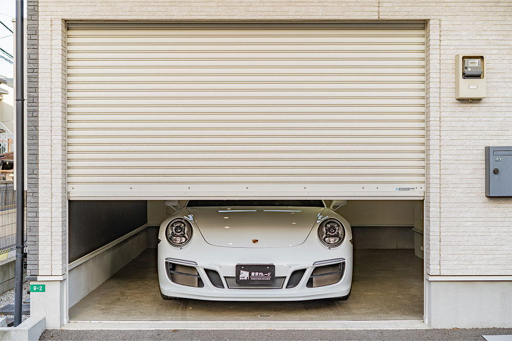 ガレージに駐車したPorsche_911CarreraS