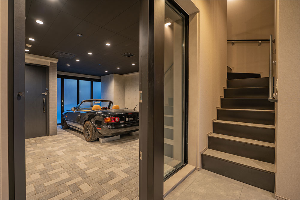 1F洋室から見たガレージ