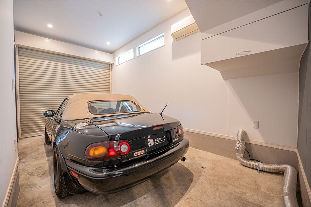 ガレージ奥行は5.18m（階段張り出しまで4.28m）