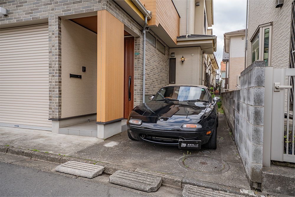 屋外駐車スペースあり（横幅2.40m×奥行6.35m）
