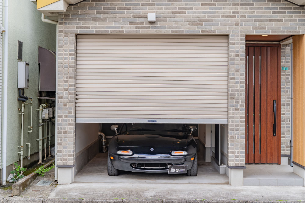 ガレージに駐車したNAロードスター