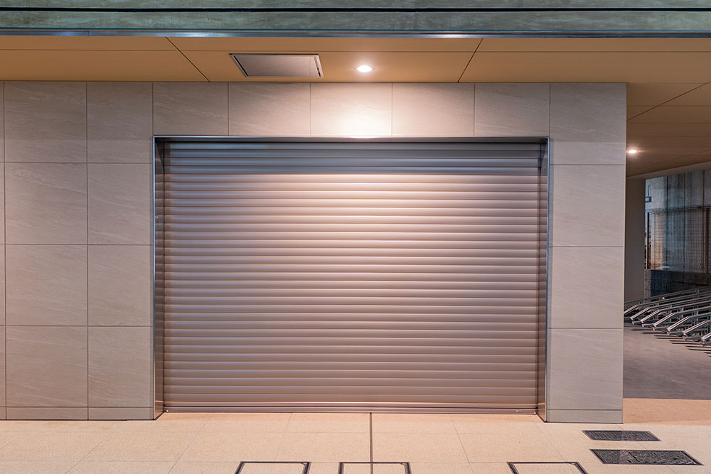 シャッター開口は横幅2.89m×高さ2.00m