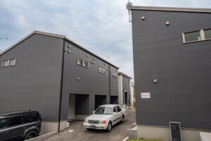 二人暮らし対応のロフト付き1LDK＆独立型ガレージ｜町田市