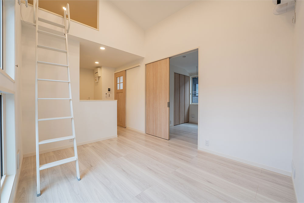 可動ハシゴで昇降するロフト付き1LDK