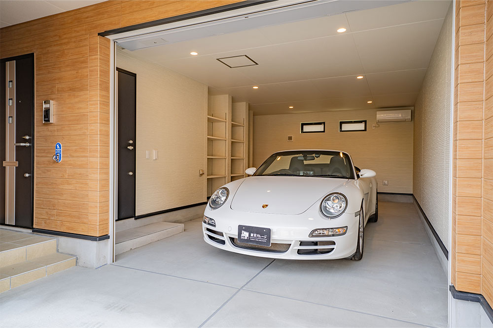 ガレージに駐車した911 Carrera Cabriolet