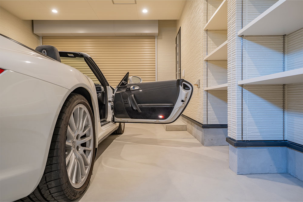 ガレージでドアを開けた911 Carrera Cabriolet
