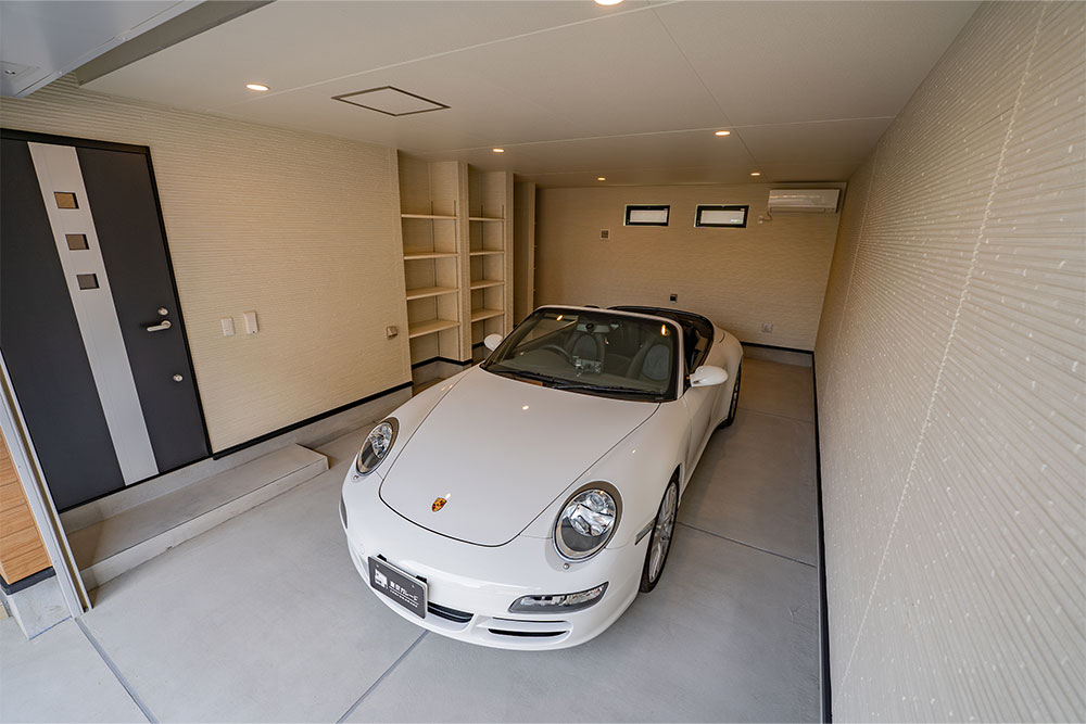 ガレージに駐車した911 Carrera Cabriolet