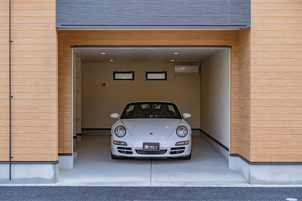 ガレージに駐車した911 Carrera Cabriolet