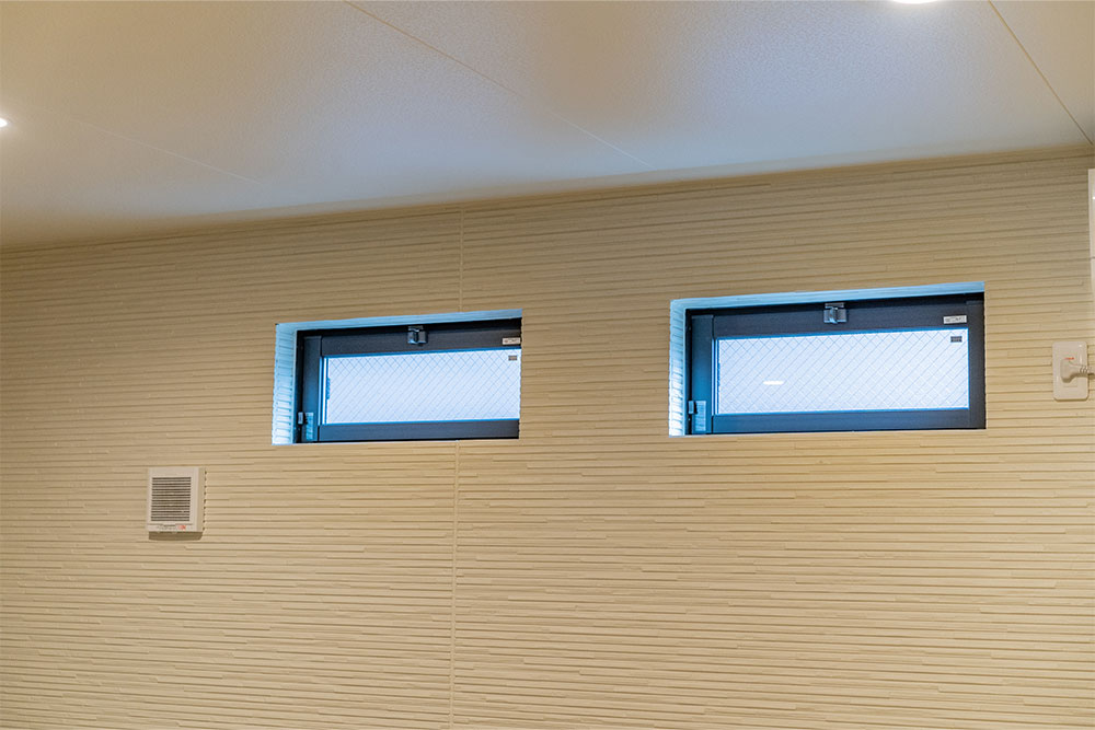 明り取り窓と換気扇