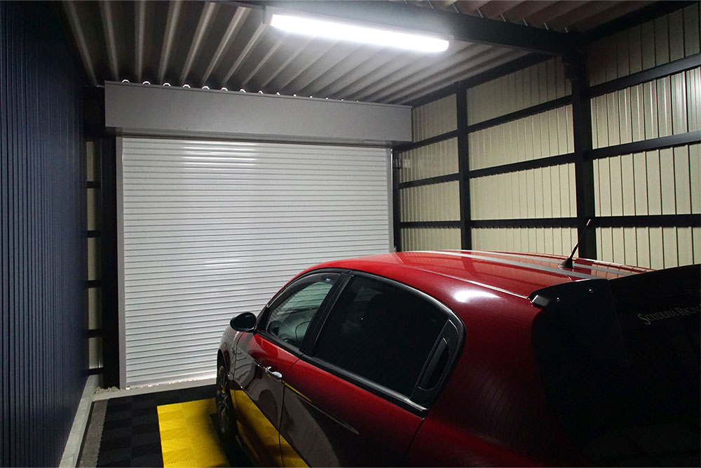 照明完備で夜間の入出庫も安心
