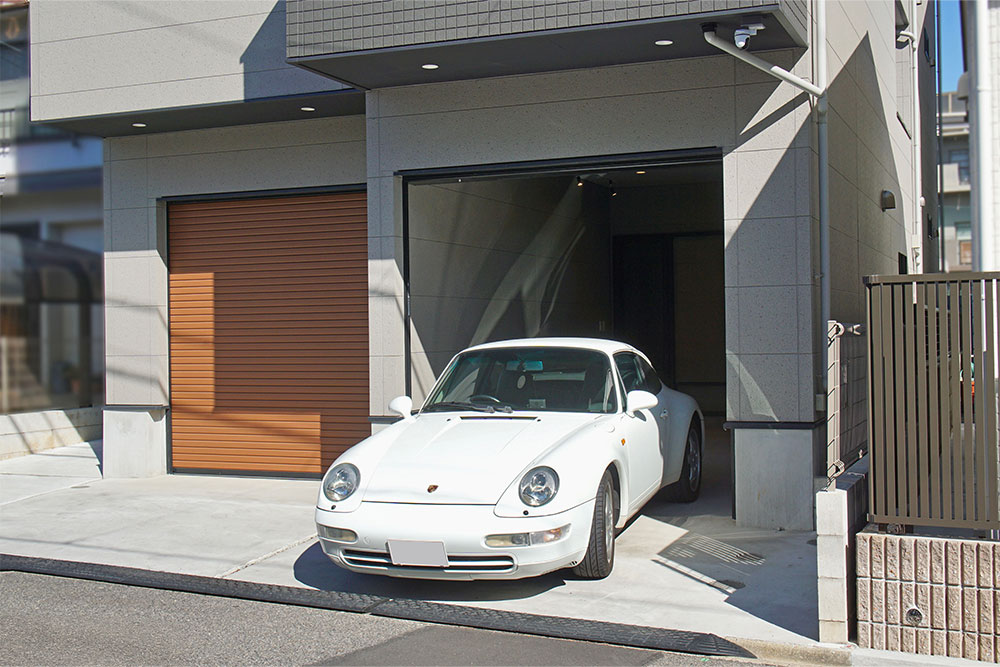 愛知県名古屋市瑞穂区亀城町5丁目の貸しガレージ「Chateau Mimi Garage」と911Carrera（Type993）