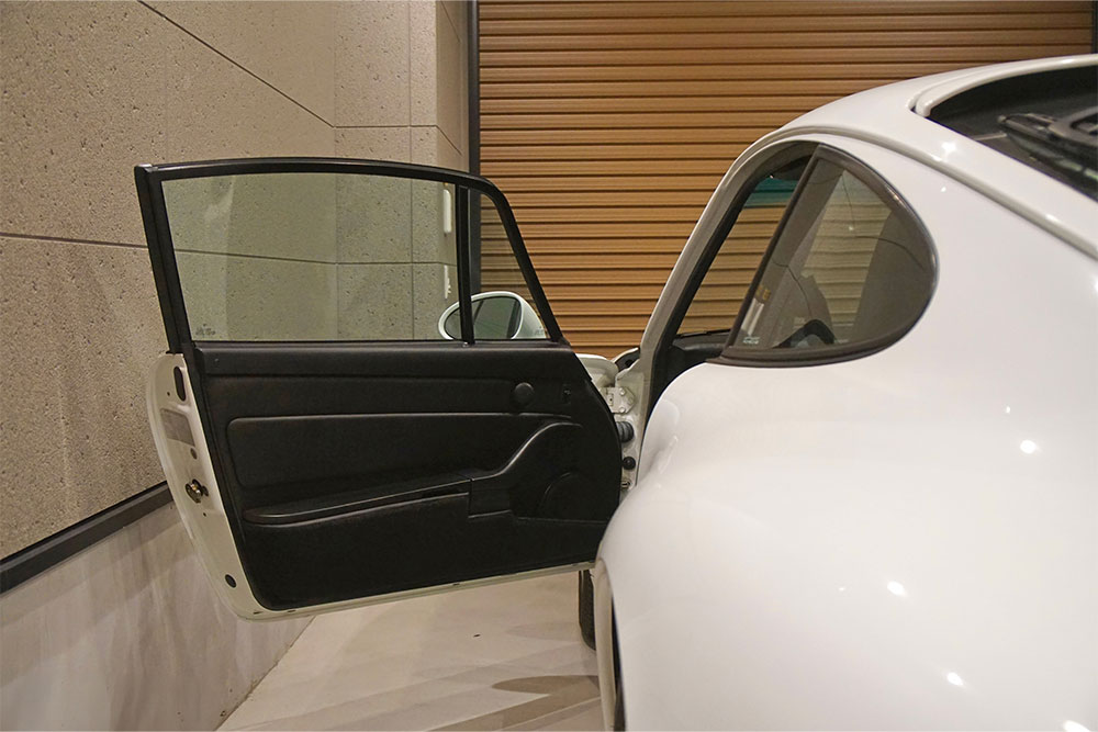 B区画でドアを開けた911Carrera（Type993）