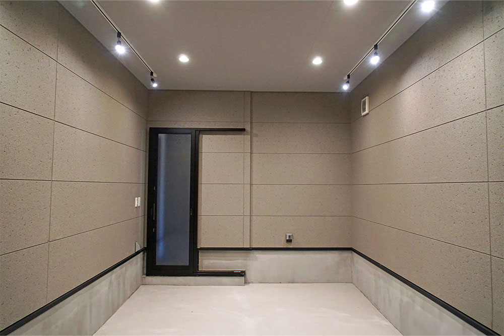 B区画のガレージ内観