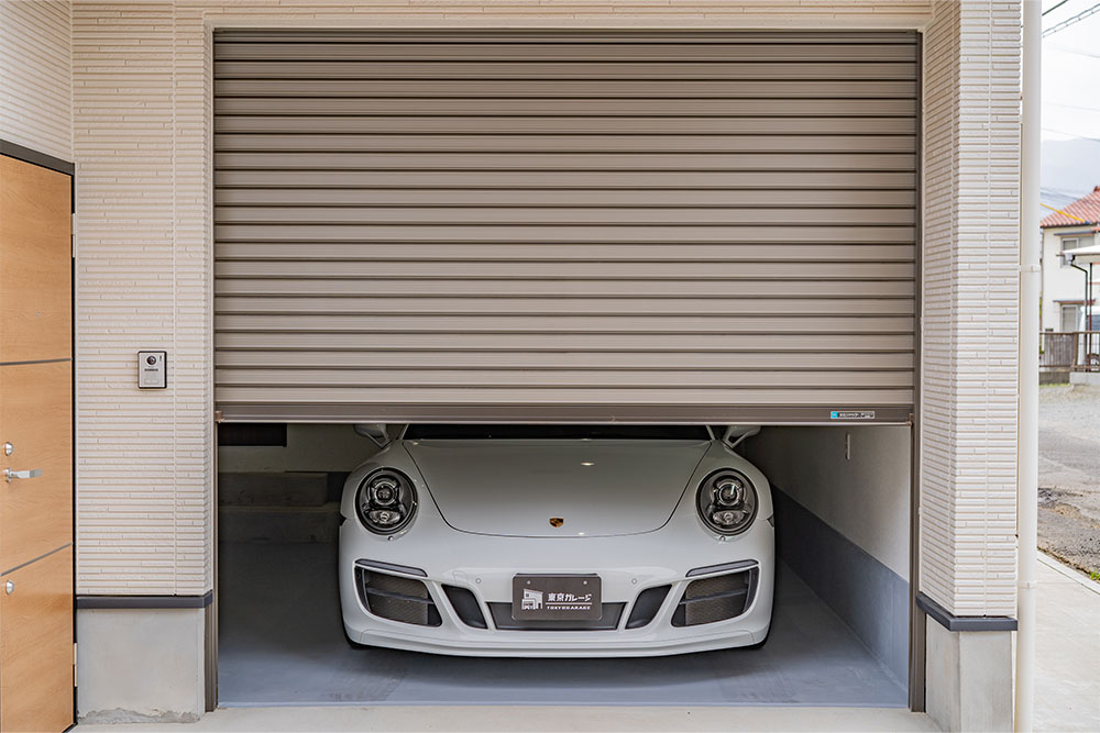 ガレージに駐車したPorsche_911CarreraS