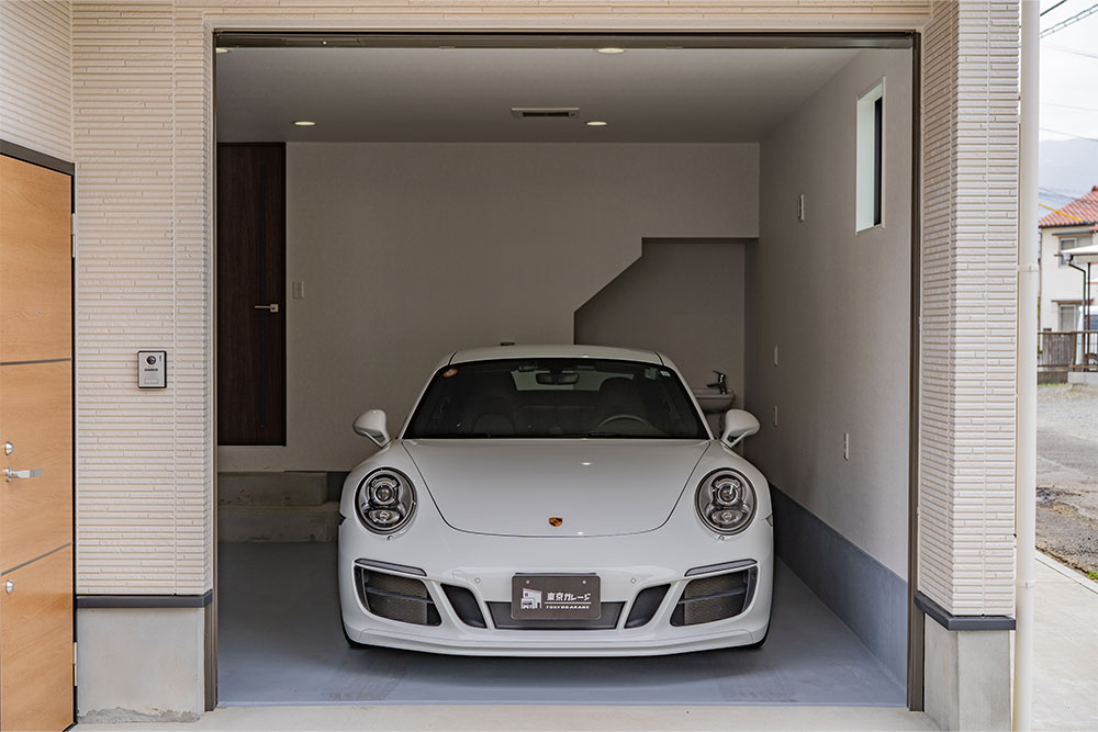 ガレージに駐車したPorsche_911CarreraS