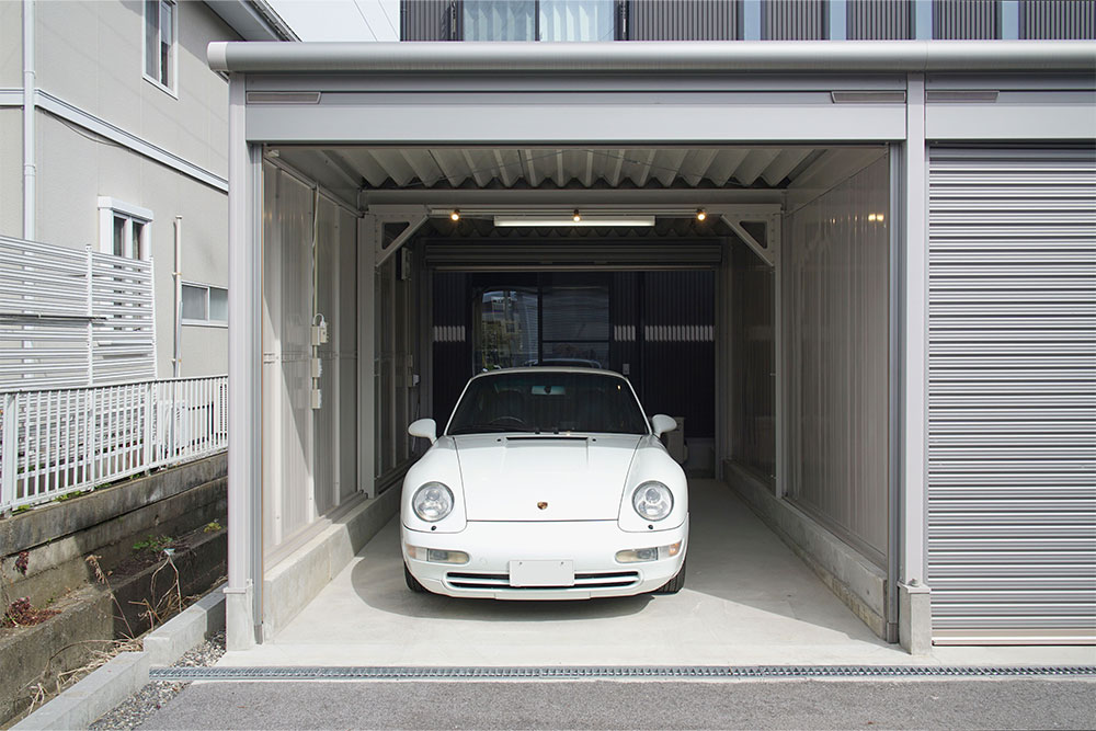 102号室のガレージ