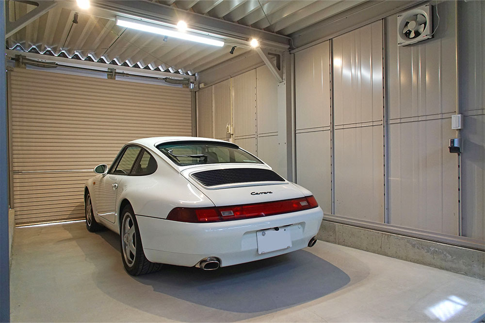 102号室のガレージ