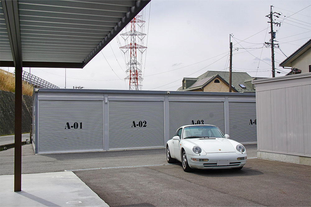 敷地内に併設された貸しガレージ