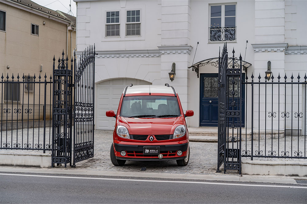 敷地入口の両開き門扉