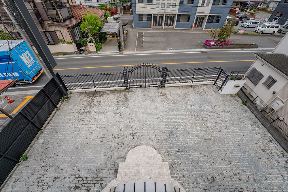 ガレージ前の空地