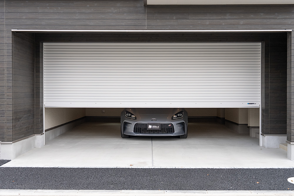 シャッターを半分開けた様子