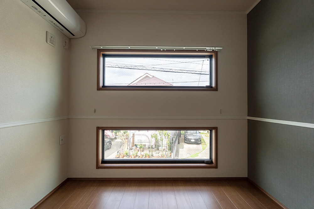 6.1帖洋室の2段窓